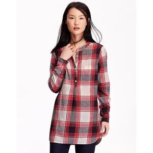 Old Navy red plaid tunic top. ❤️